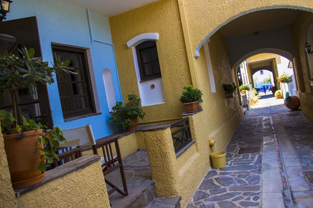 Hesperia Hotel Karlovassi Exterior foto