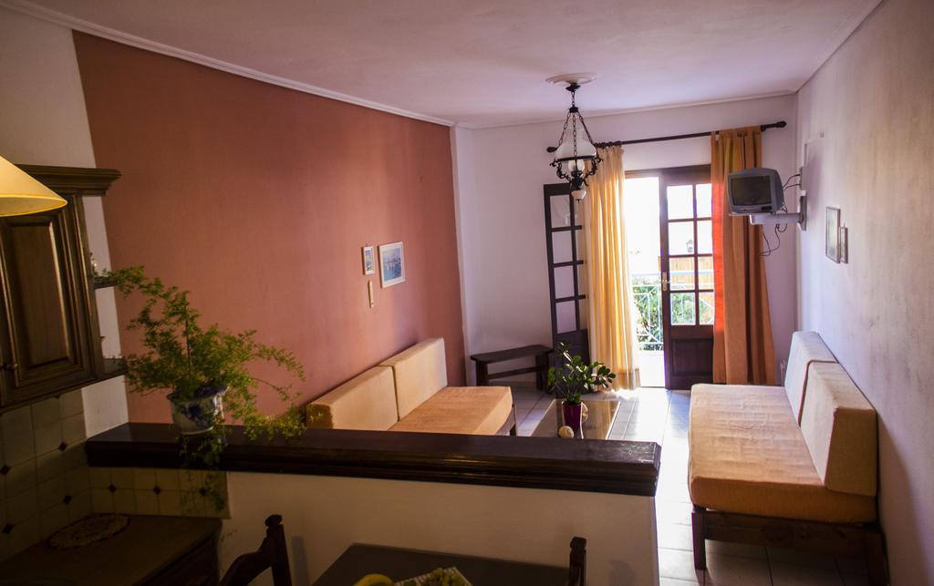 Hesperia Hotel Karlovassi Quarto foto
