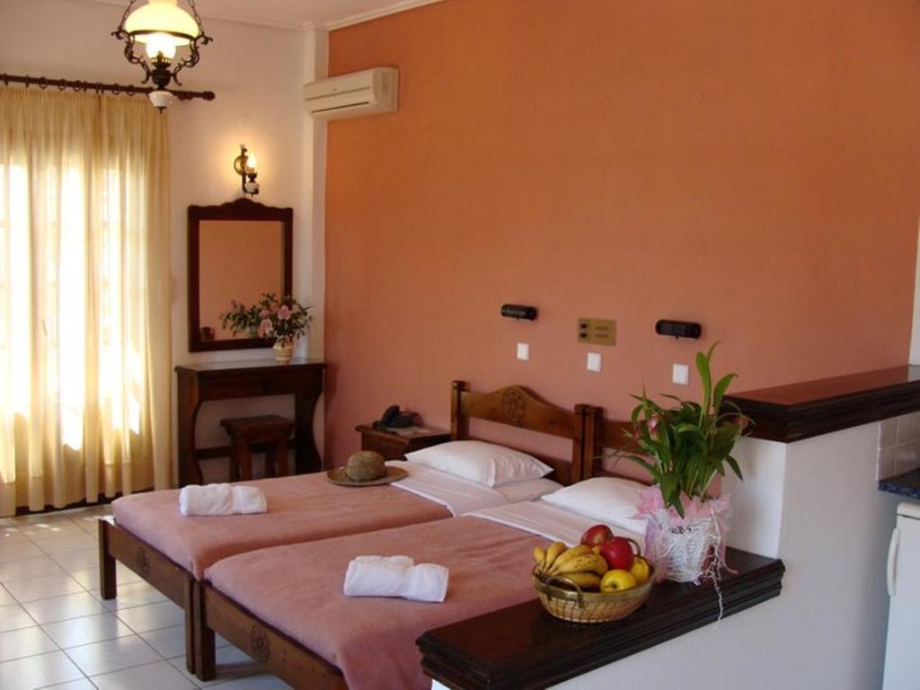 Hesperia Hotel Karlovassi Quarto foto