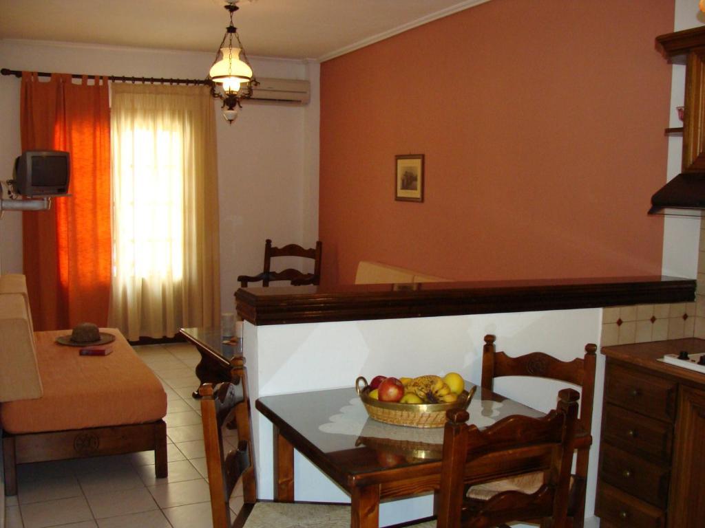 Hesperia Hotel Karlovassi Quarto foto